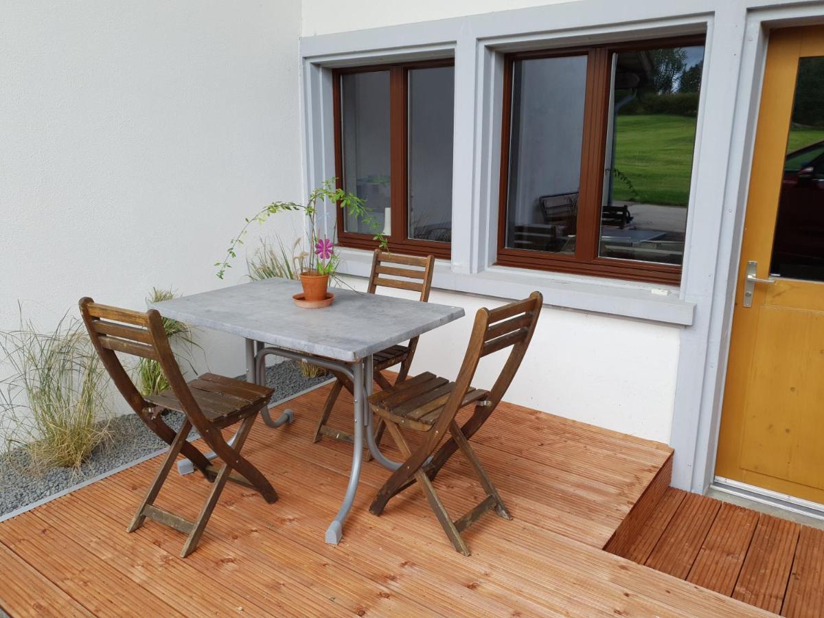 O Valanvron - Appartement Dans Une Ancienne Ferme Neuchateloise La Chaux De Fonds Esterno foto